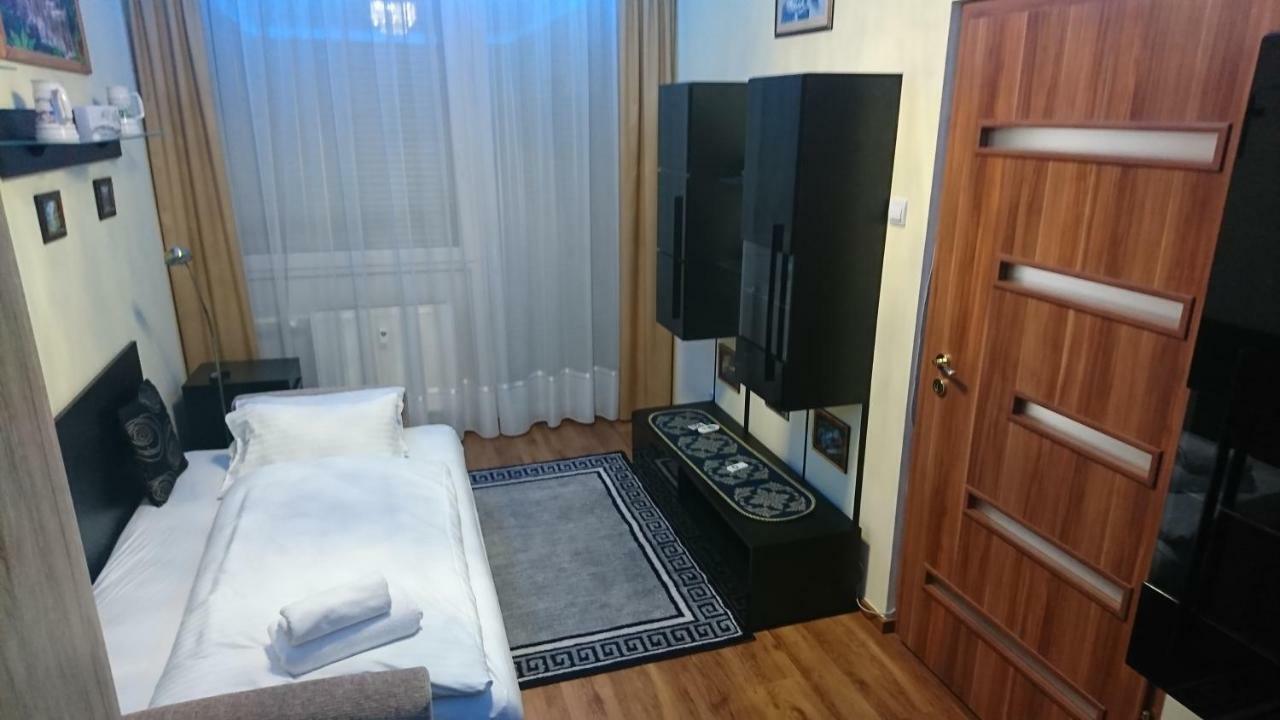 Haller Veritas Apartman Apartment *